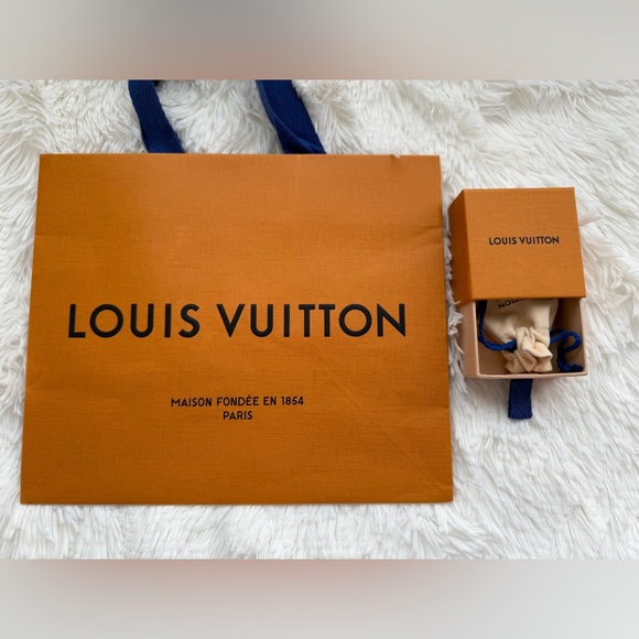 LOUIS VUITTON Essential V Bracelet & Gold Metal Ring. Size S, NEW - Picture 3 of 9